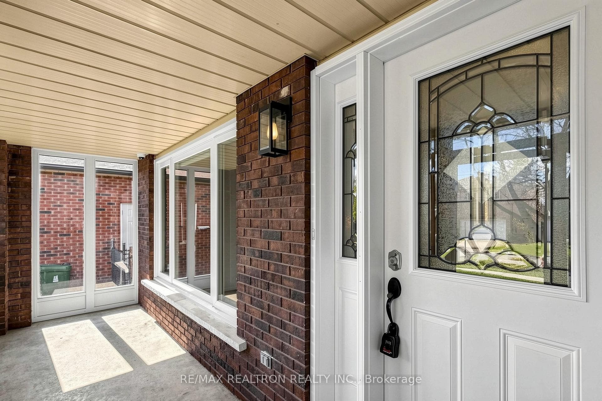 90 Holmes Avenue photo 3